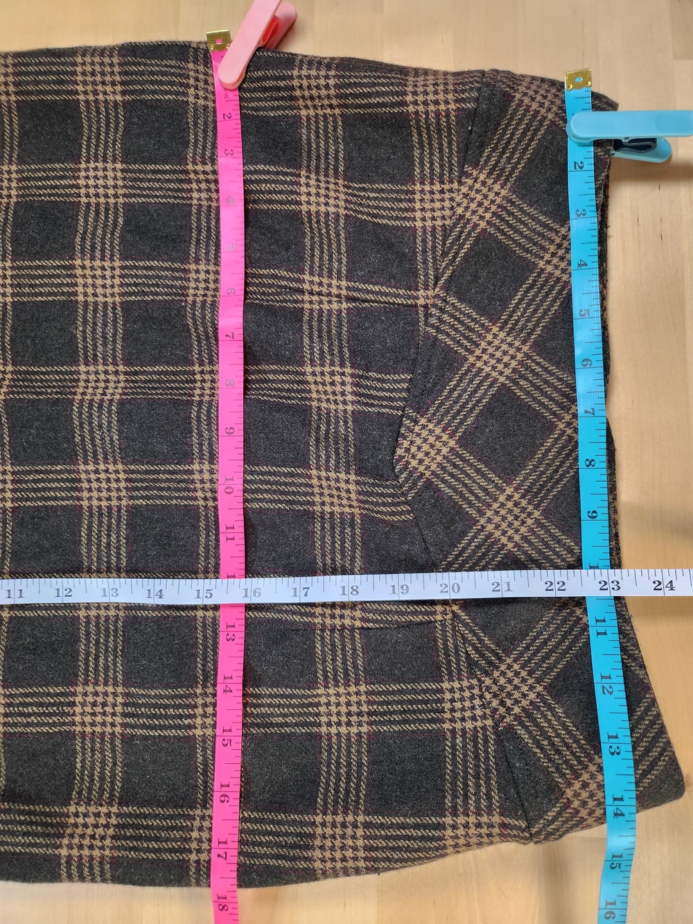 Banana Republic Wool-Blend Kick Pleat Olive Plaid Pencil Skirt - Picture 8 of 10